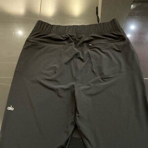 Alo repetition pant in black, size L